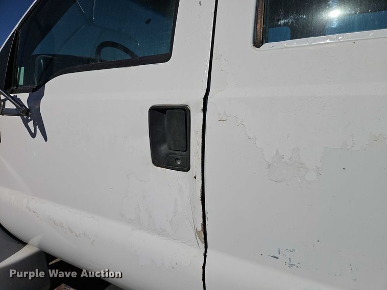 image for item EO4721 2000 Ford F650 flatbed truck