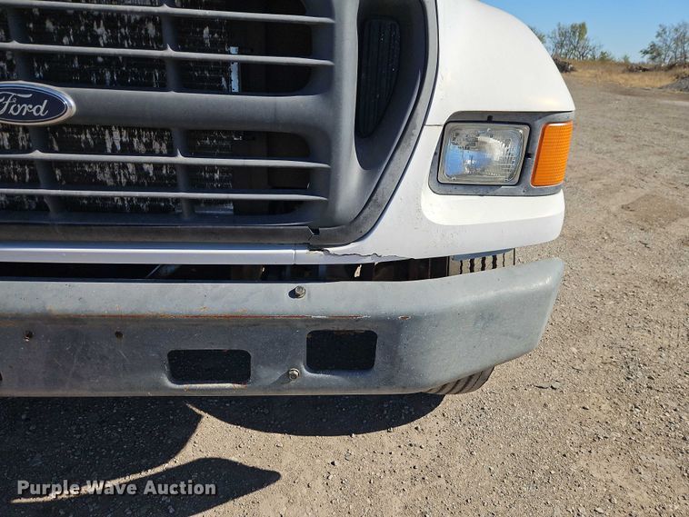 image for item EO4721 2000 Ford F650 flatbed truck