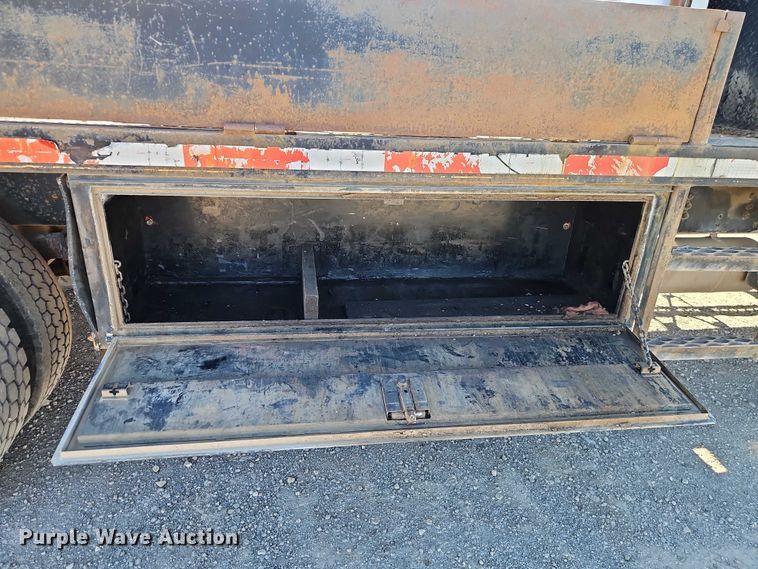 image for item EO4721 2000 Ford F650 flatbed truck