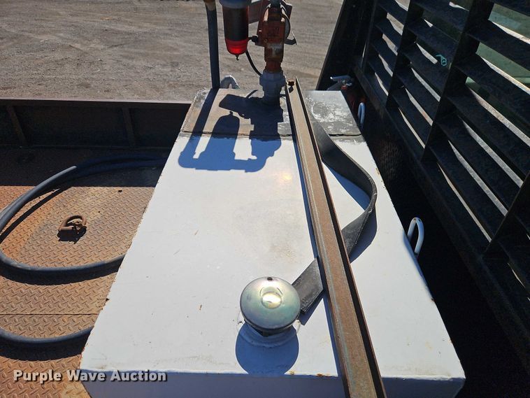 image for item EO4721 2000 Ford F650 flatbed truck