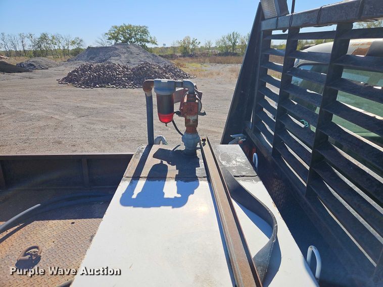 image for item EO4721 2000 Ford F650 flatbed truck