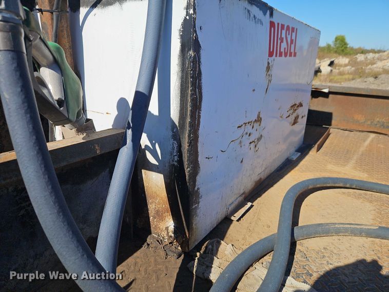 image for item EO4721 2000 Ford F650 flatbed truck