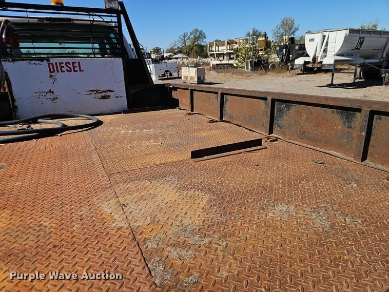 image for item EO4721 2000 Ford F650 flatbed truck