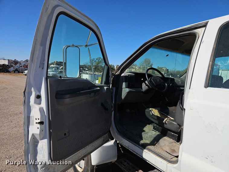 image for item EO4721 2000 Ford F650 flatbed truck