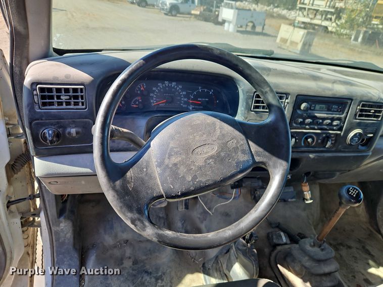 image for item EO4721 2000 Ford F650 flatbed truck