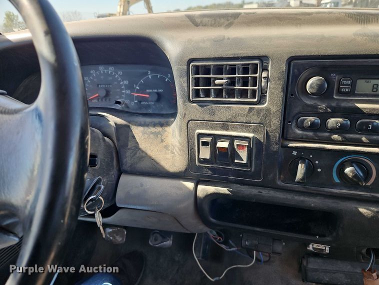 image for item EO4721 2000 Ford F650 flatbed truck