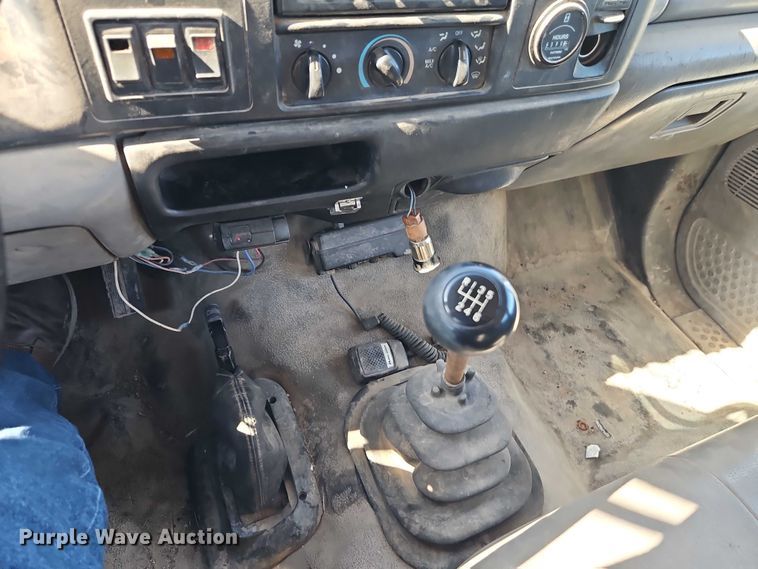 image for item EO4721 2000 Ford F650 flatbed truck