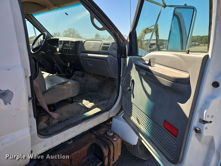 image for item EO4721 2000 Ford F650 flatbed truck