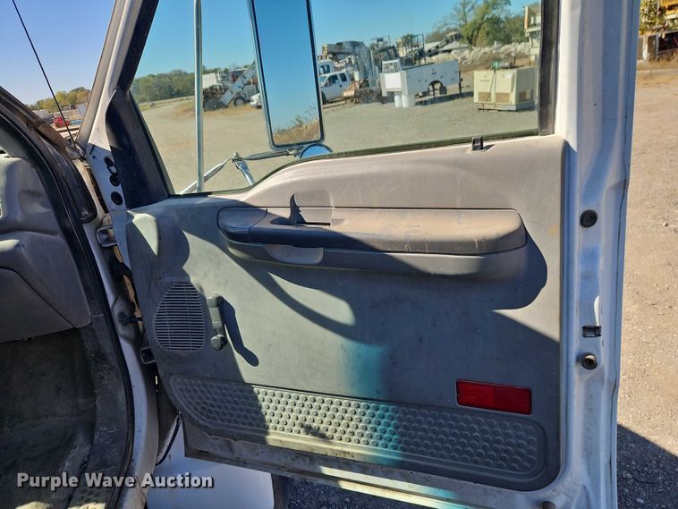 image for item EO4721 2000 Ford F650 flatbed truck