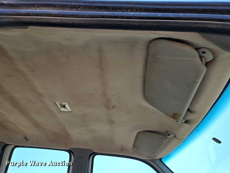 image for item EO4721 2000 Ford F650 flatbed truck