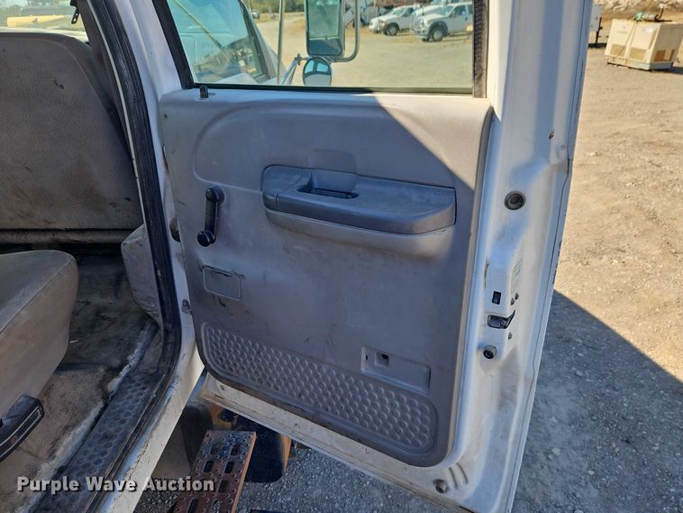 image for item EO4721 2000 Ford F650 flatbed truck