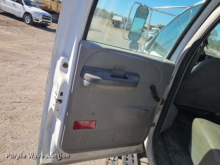 image for item EO4721 2000 Ford F650 flatbed truck