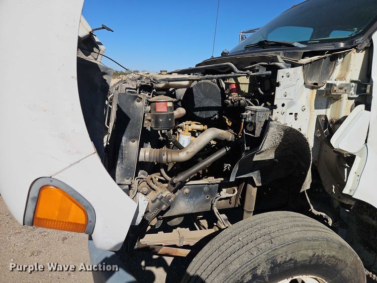 image for item EO4721 2000 Ford F650 flatbed truck