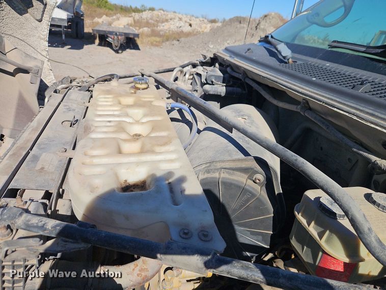 image for item EO4721 2000 Ford F650 flatbed truck