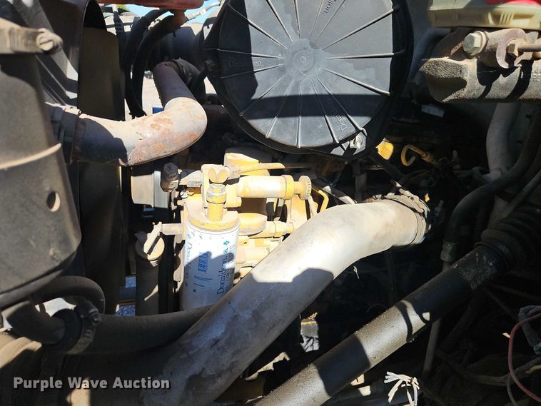 image for item EO4721 2000 Ford F650 flatbed truck