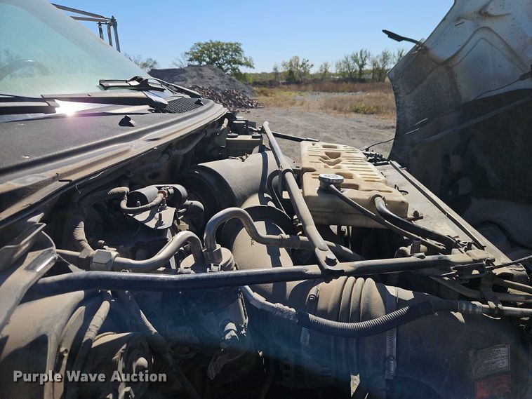 image for item EO4721 2000 Ford F650 flatbed truck