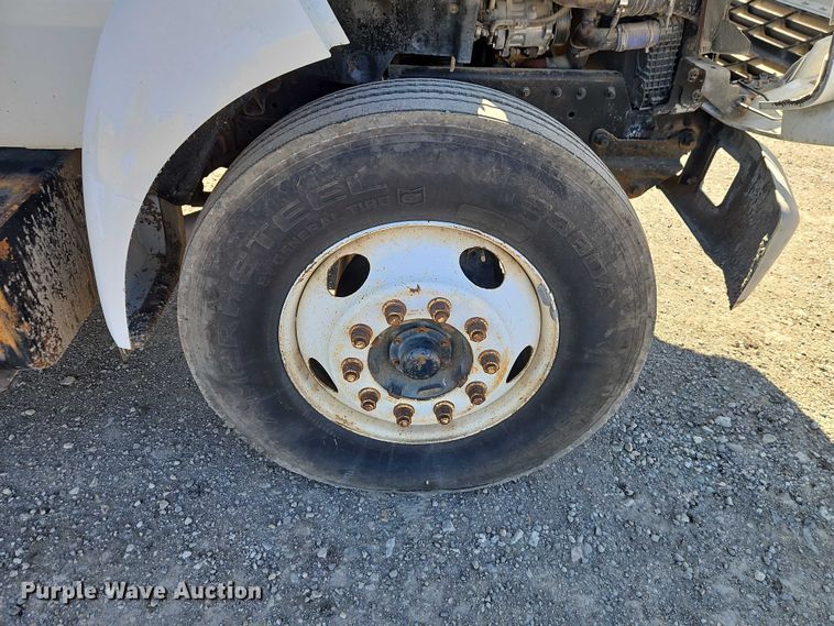 image for item EO4721 2000 Ford F650 flatbed truck