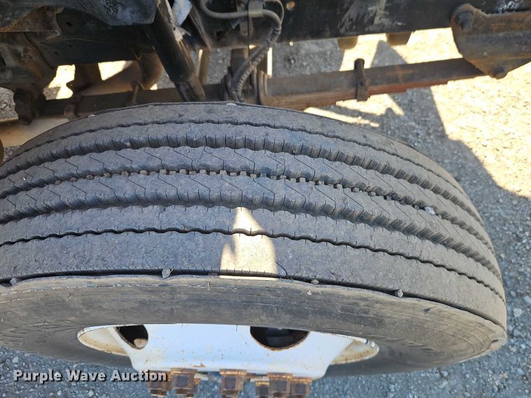 image for item EO4721 2000 Ford F650 flatbed truck