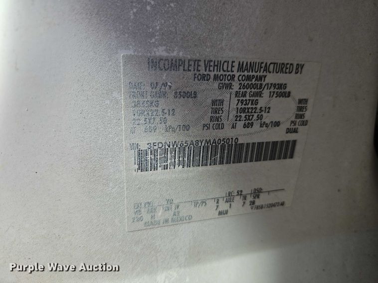 image for item EO4721 2000 Ford F650 flatbed truck