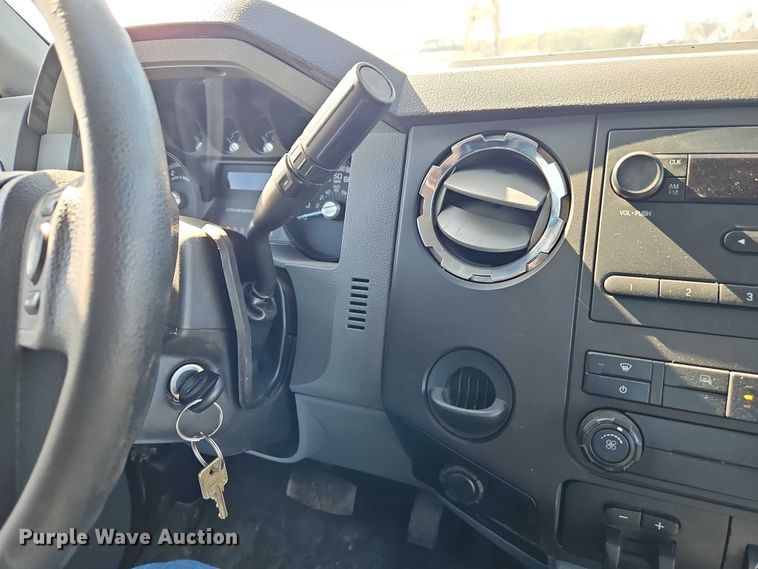 image for item EO4731 2013 Ford F450 Super Duty XLT truck cab and chassis