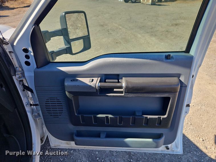 image for item EO4731 2013 Ford F450 Super Duty XLT truck cab and chassis