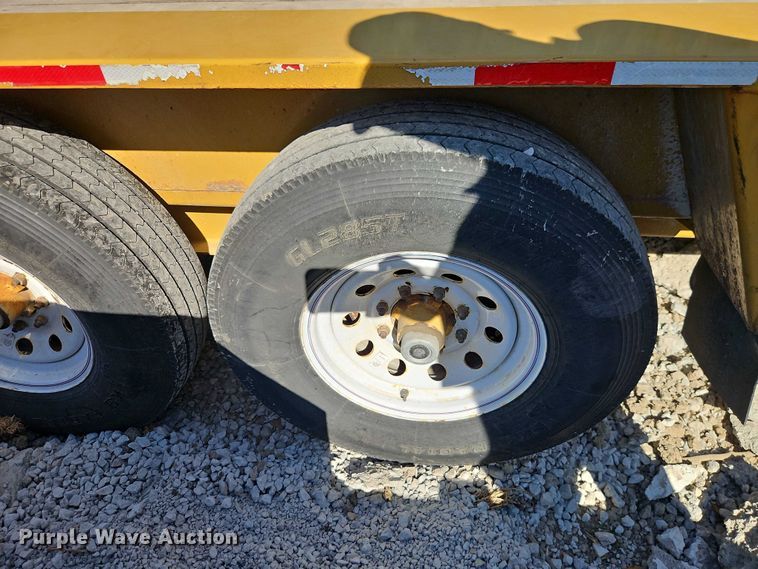 image for item EO4739 2015 Towmaster T-12DT tilt deck utility trailer