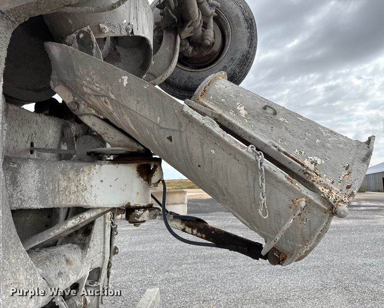 image for item EP0657 1997 Mack RD690S ready mix truck