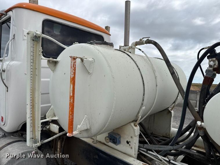 image for item EP0657 1997 Mack RD690S ready mix truck