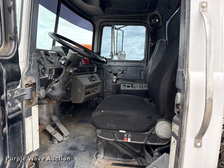 image for item EP0657 1997 Mack RD690S ready mix truck