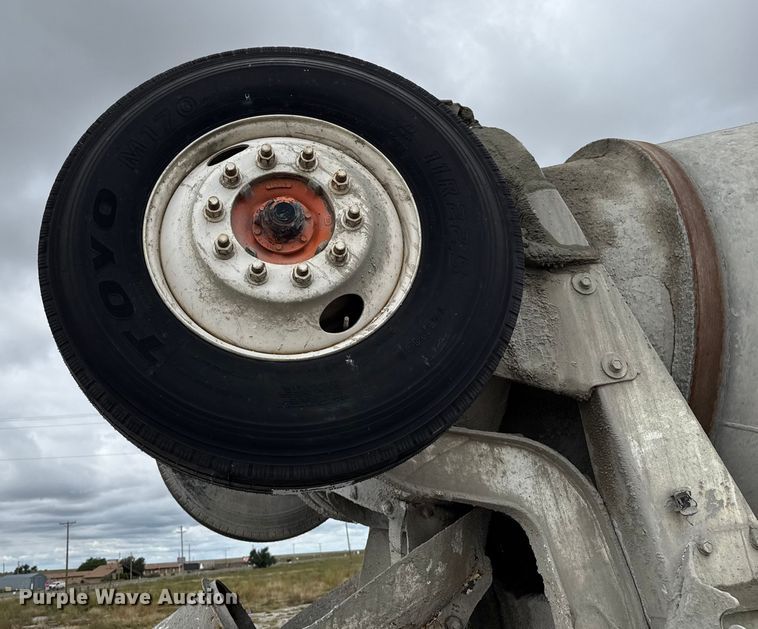 image for item EP0657 1997 Mack RD690S ready mix truck