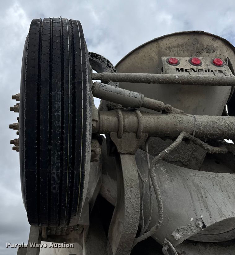 image for item EP0657 1997 Mack RD690S ready mix truck