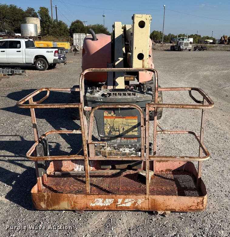 image for item EP0732 2000 JLG 450A boom lift