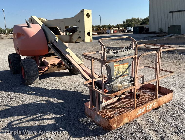 image for item EP0732 2000 JLG 450A boom lift