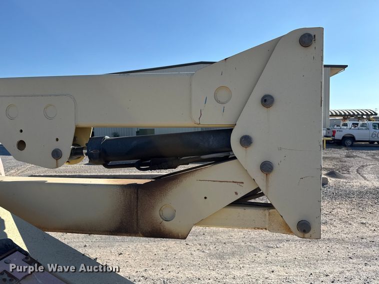 image for item EP0732 2000 JLG 450A boom lift