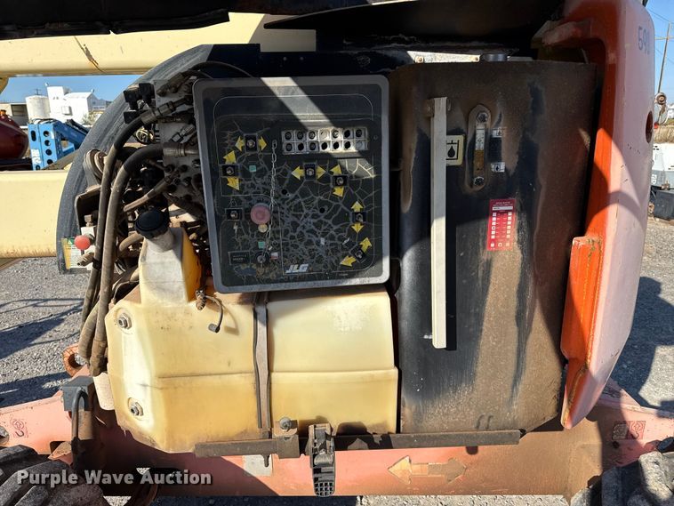 image for item EP0732 2000 JLG 450A boom lift