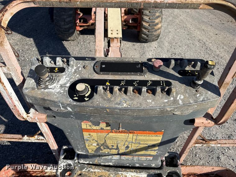 image for item EP0732 2000 JLG 450A boom lift