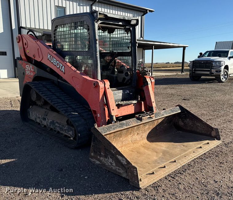 image for item EP0745 Kubota SVL95-2S skid steer loader