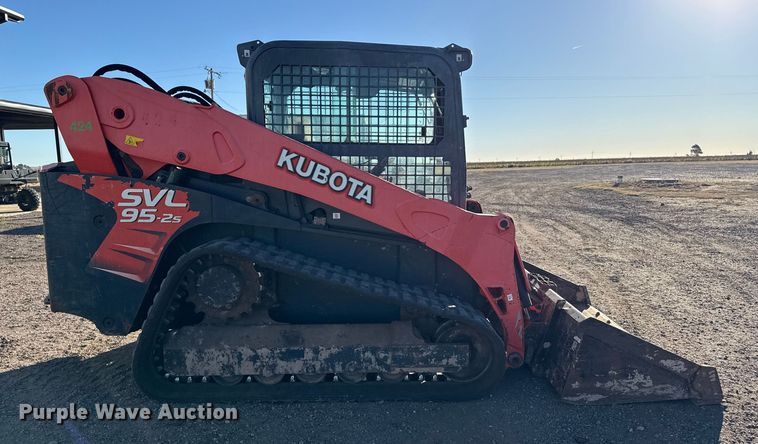 image for item EP0745 Kubota SVL95-2S skid steer loader