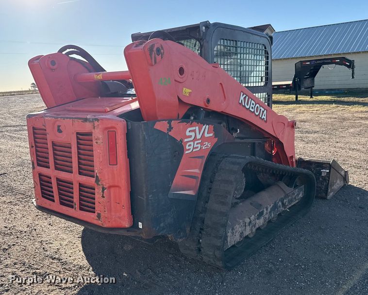 image for item EP0745 Kubota SVL95-2S skid steer loader