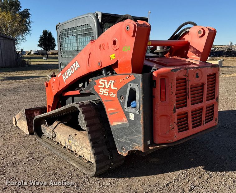 image for item EP0745 Kubota SVL95-2S skid steer loader
