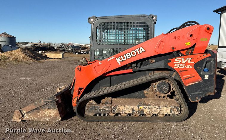 image for item EP0745 Kubota SVL95-2S skid steer loader