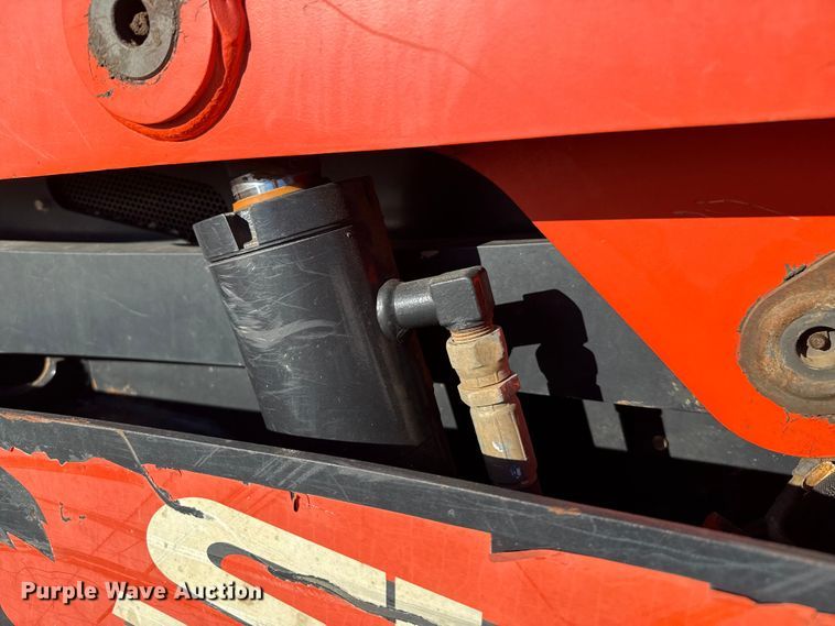 image for item EP0745 Kubota SVL95-2S skid steer loader