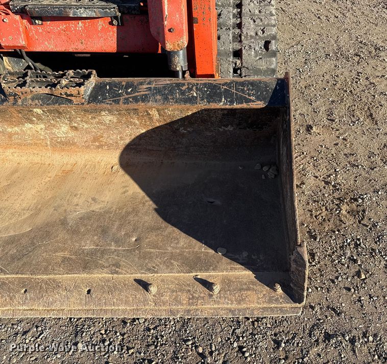 image for item EP0745 Kubota SVL95-2S skid steer loader