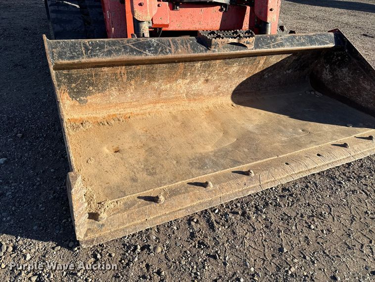 image for item EP0745 Kubota SVL95-2S skid steer loader