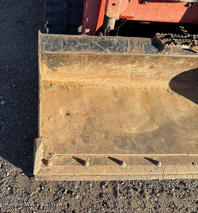 image for item EP0745 Kubota SVL95-2S skid steer loader