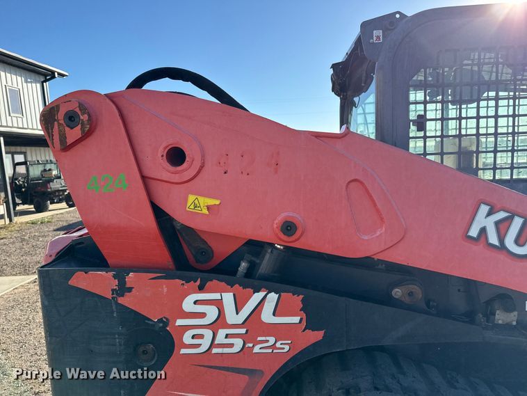 image for item EP0745 Kubota SVL95-2S skid steer loader