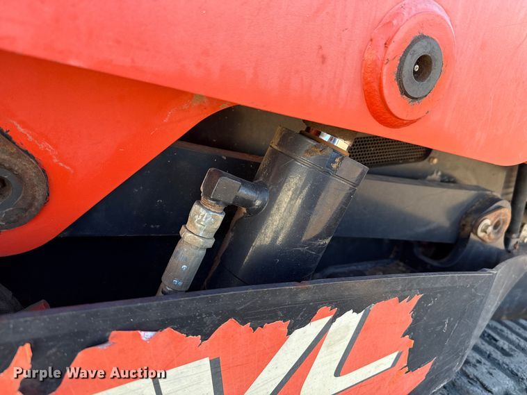 image for item EP0745 Kubota SVL95-2S skid steer loader