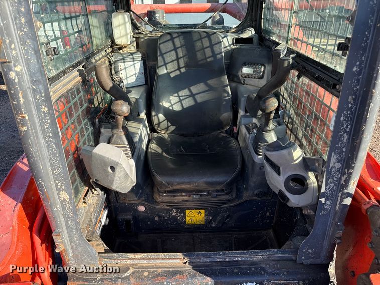 image for item EP0745 Kubota SVL95-2S skid steer loader