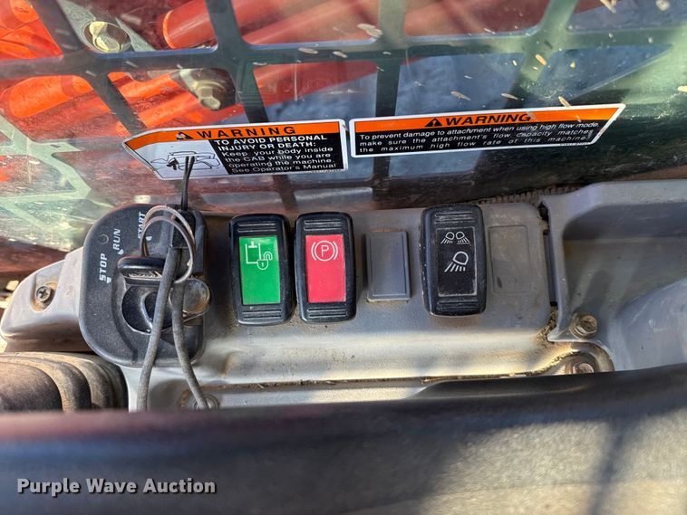 image for item EP0745 Kubota SVL95-2S skid steer loader