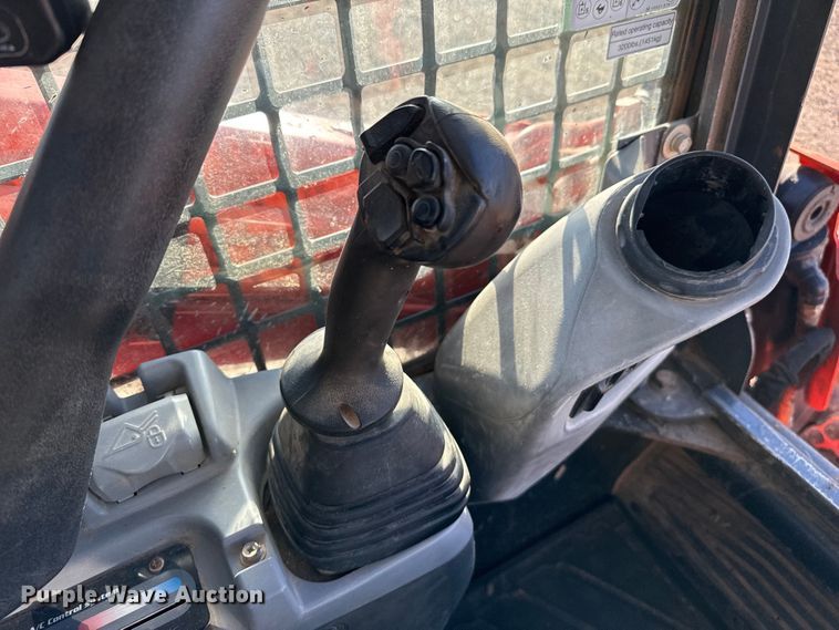 image for item EP0745 Kubota SVL95-2S skid steer loader